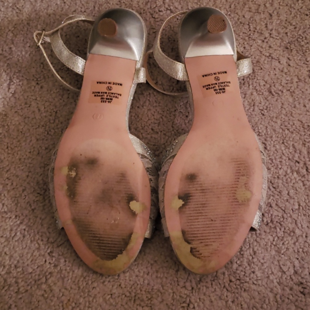 Shoes - Picture 4 of 8